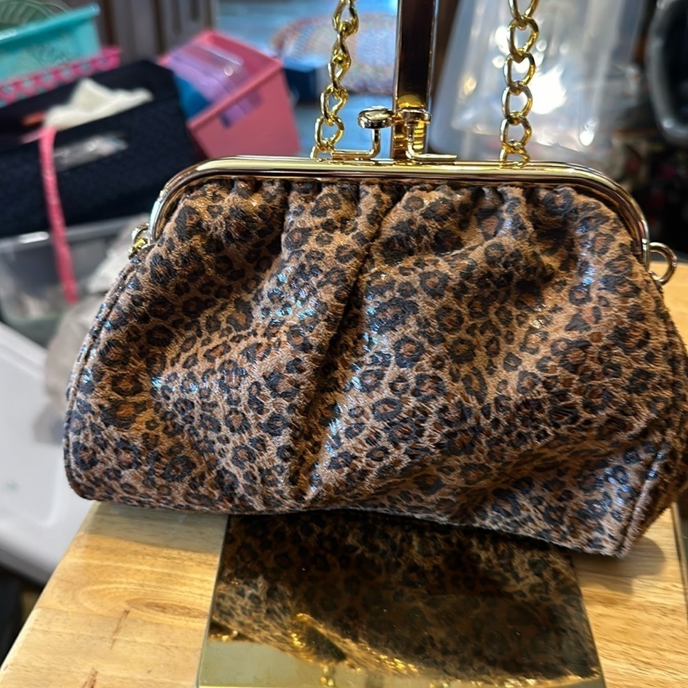 Kristine vintage look bag. The chain is detachable so is a Crossbody or clutch.‍